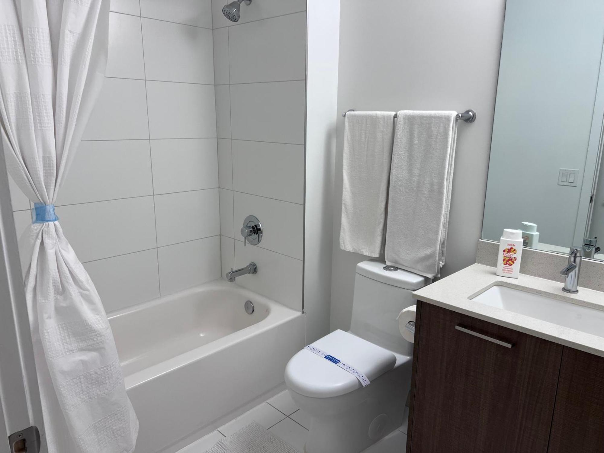 מיאמי Master Bed Room In Calle Ocho מראה חיצוני תמונה