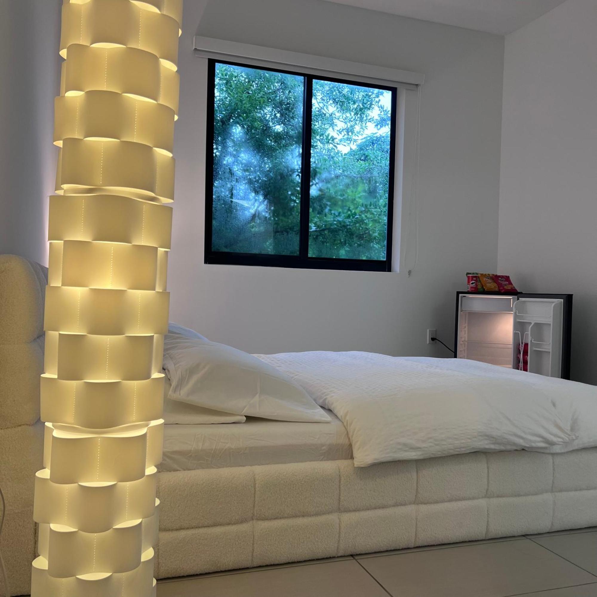 מיאמי Master Bed Room In Calle Ocho מראה חיצוני תמונה